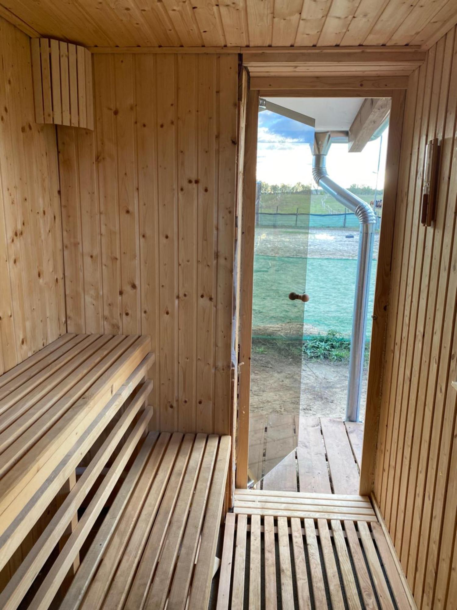 Tuender Pension Mogyoród Buitenkant foto